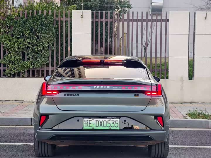 Фото 9 - Zeekr 001