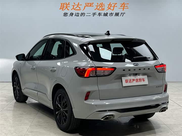 Фото 24 - Ford Escape