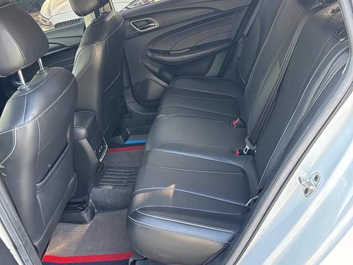 Фото 6 - Roewe i5