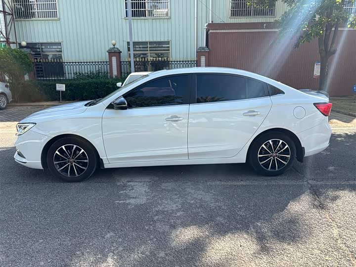 Фото 7 - Roewe i5