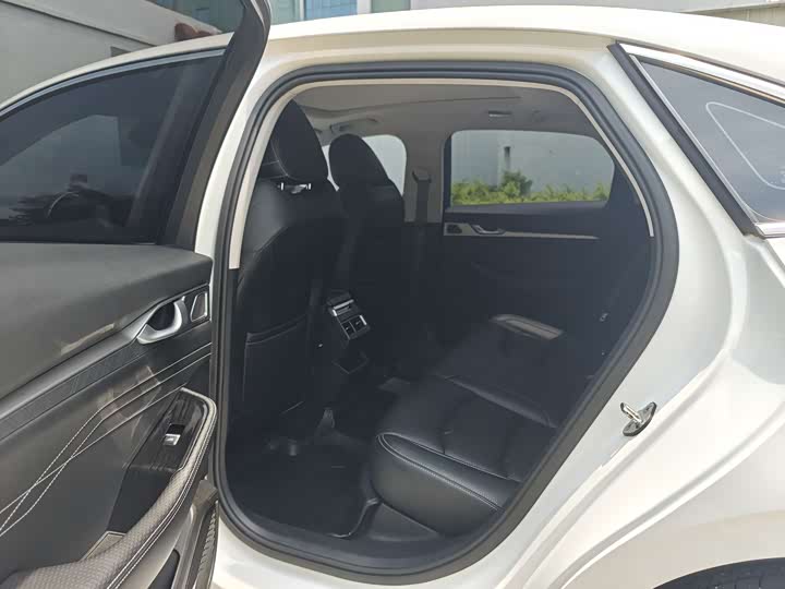 Фото 6 - Geely Preface