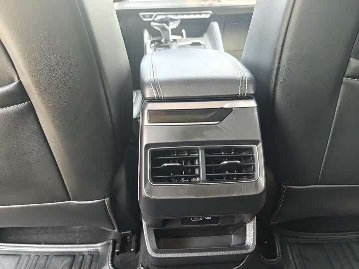 Фото 8 - Geely Preface