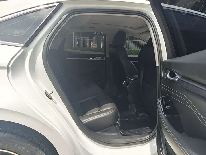 Фото 9 - Geely Preface