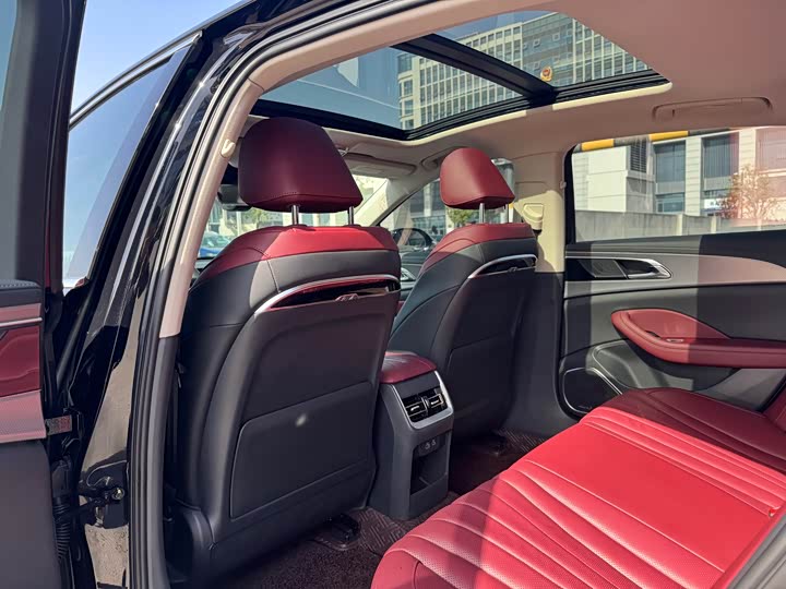 Фото 15 - Hongqi H5