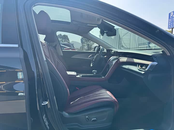 Фото 9 - Hongqi H5