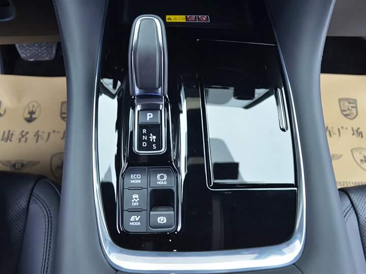 Фото 10 - Toyota Alphard