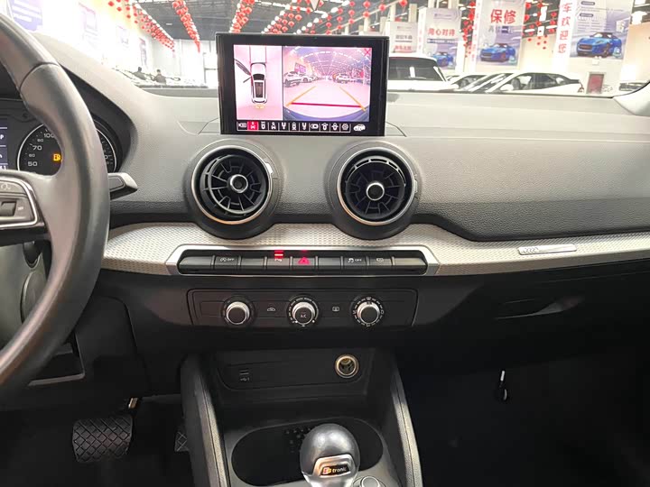 Фото 11 - Audi Q2L