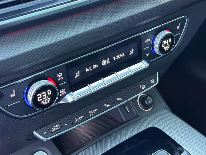 Фото 11 - Audi Q5L