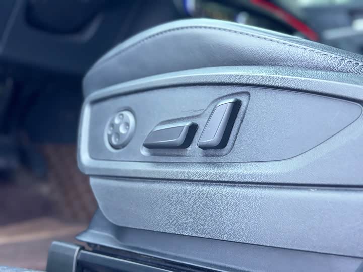 Фото 12 - Audi Q5L