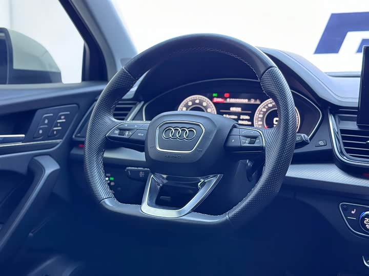 Фото 18 - Audi Q5L