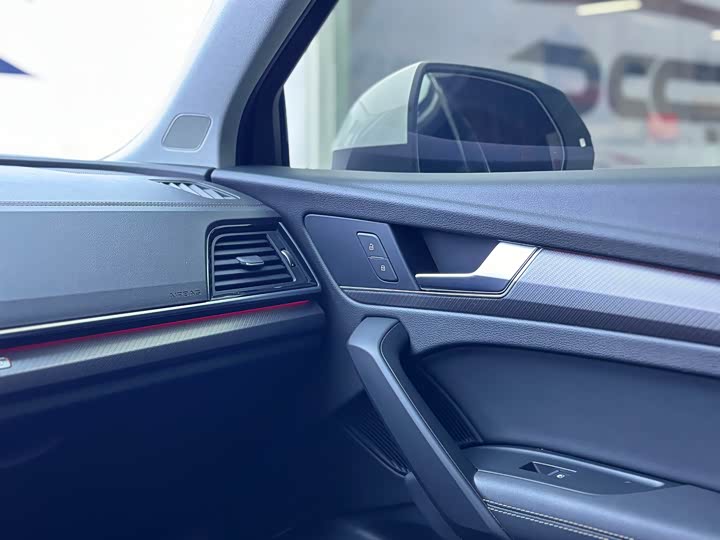 Фото 19 - Audi Q5L