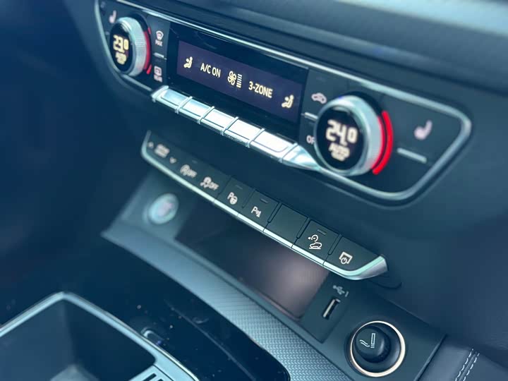 Фото 22 - Audi Q5L