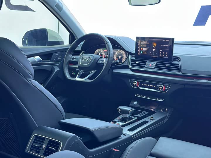 Фото 24 - Audi Q5L