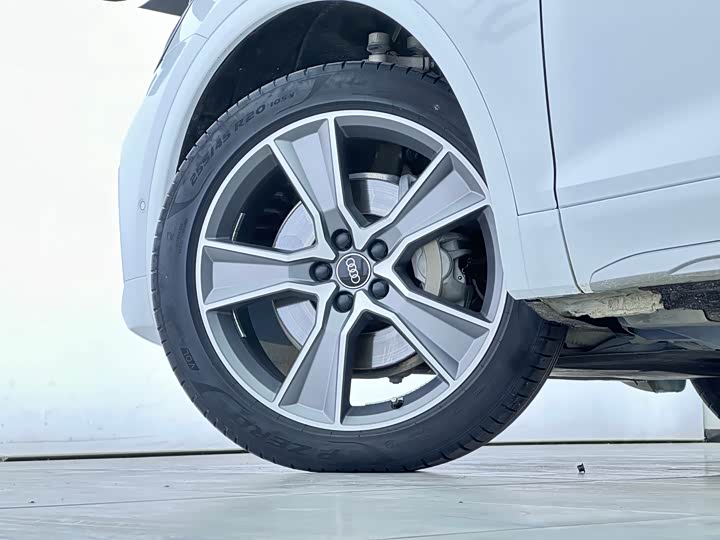 Фото 25 - Audi Q5L