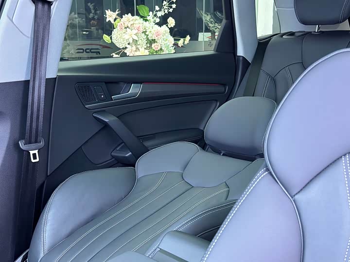 Фото 26 - Audi Q5L