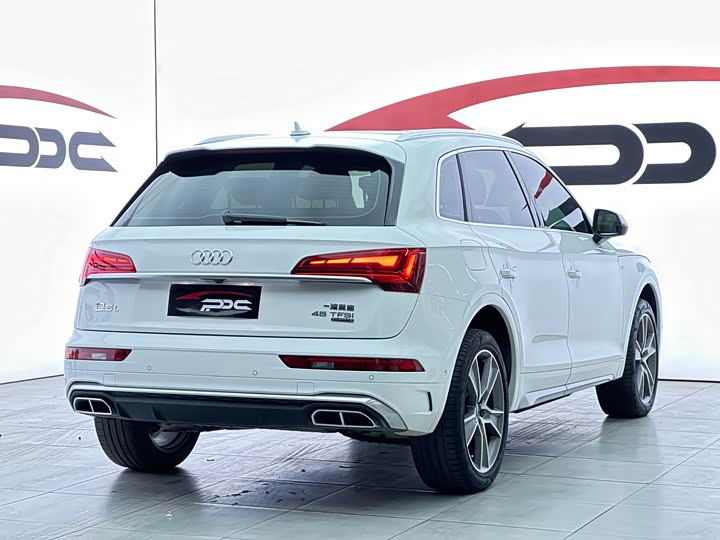 Фото 28 - Audi Q5L