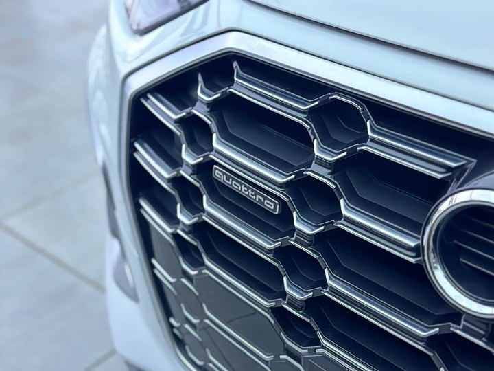 Фото 5 - Audi Q5L