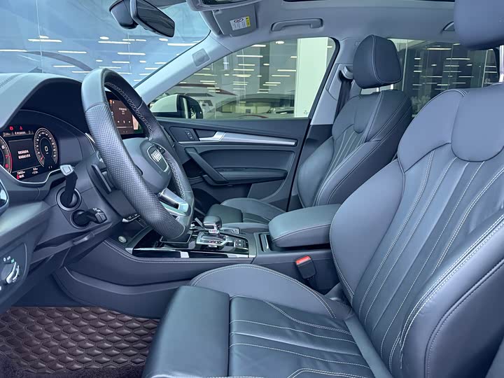 Фото 7 - Audi Q5L