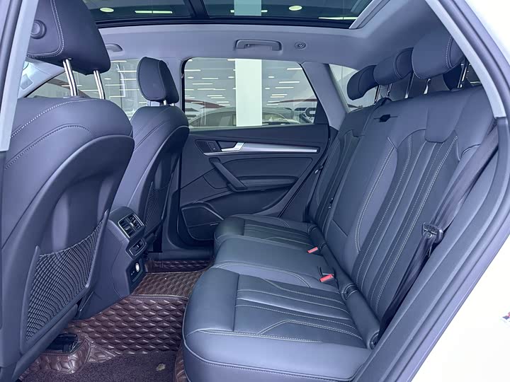 Фото 8 - Audi Q5L