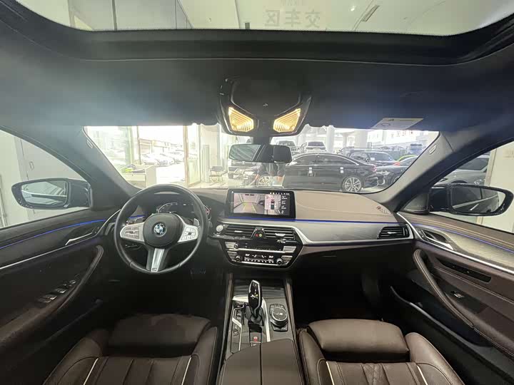 Фото 14 - BMW 5 Series