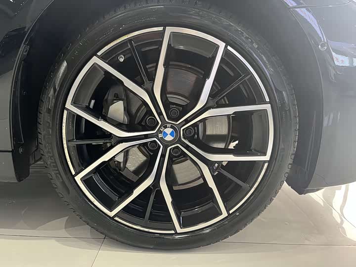 Фото 16 - BMW 5 Series