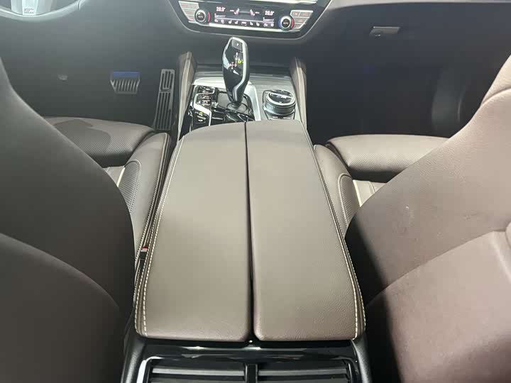 Фото 18 - BMW 5 Series