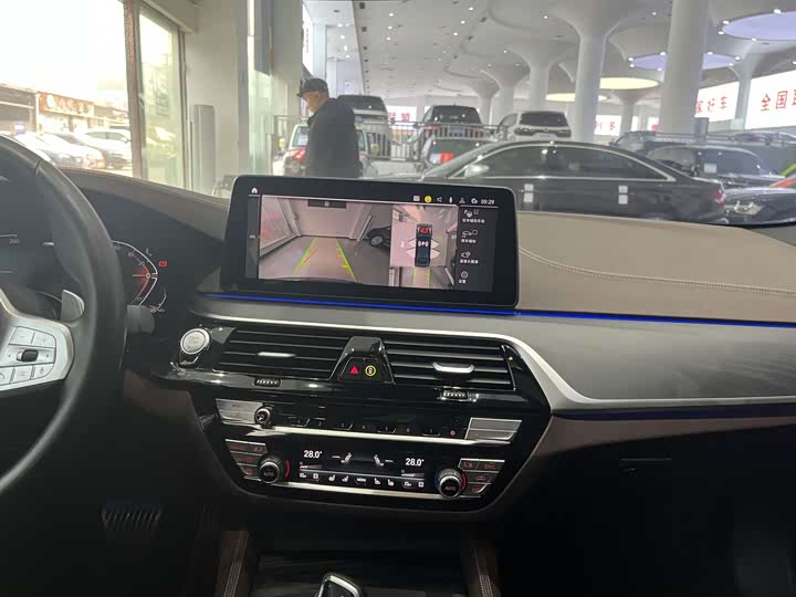 Фото 19 - BMW 5 Series