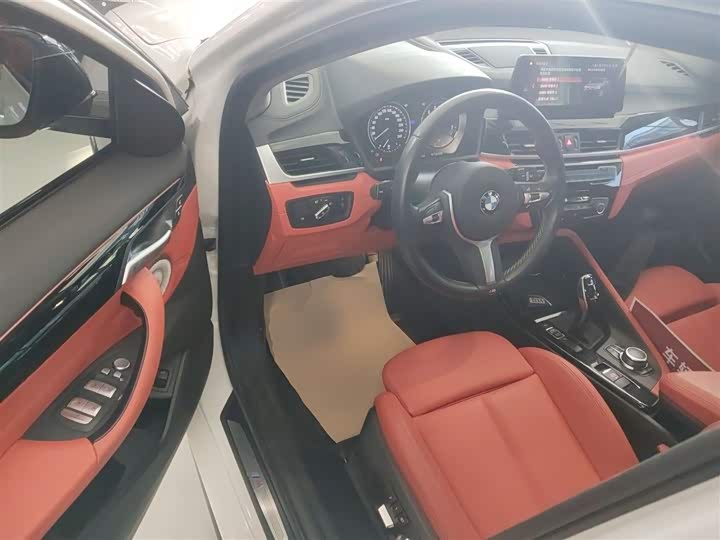 Фото 16 - BMW X2