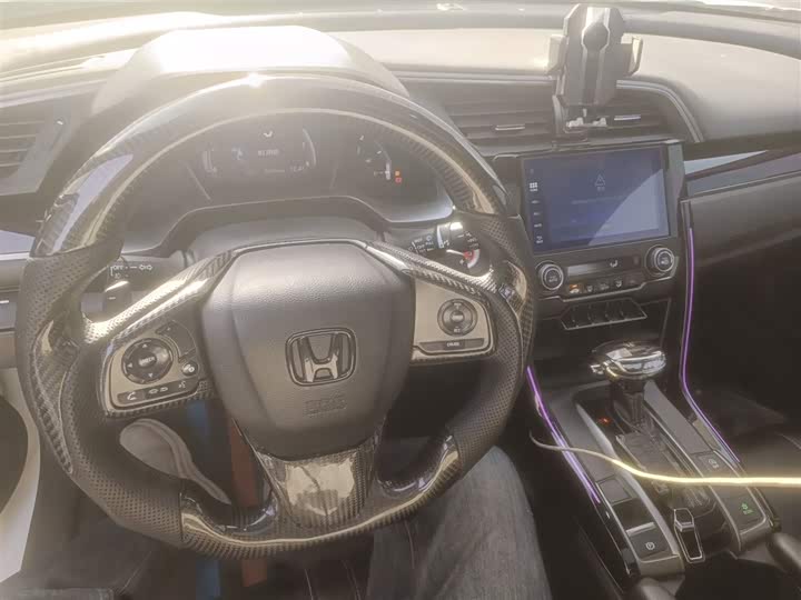 Фото 10 - Honda Civic