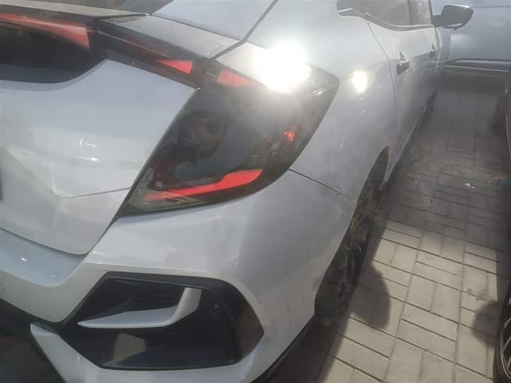 Фото 8 - Honda Civic