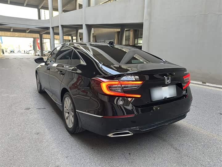 Фото 12 - Honda Accord