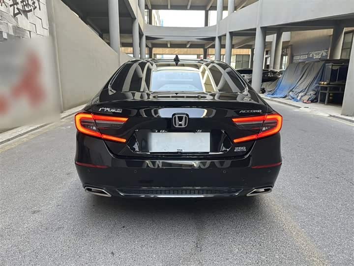 Фото 14 - Honda Accord