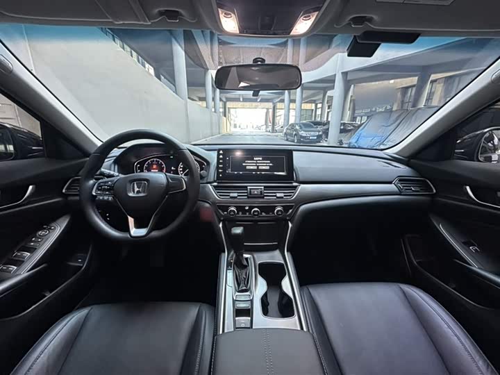 Фото 17 - Honda Accord