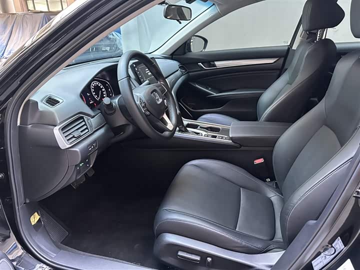 Фото 18 - Honda Accord