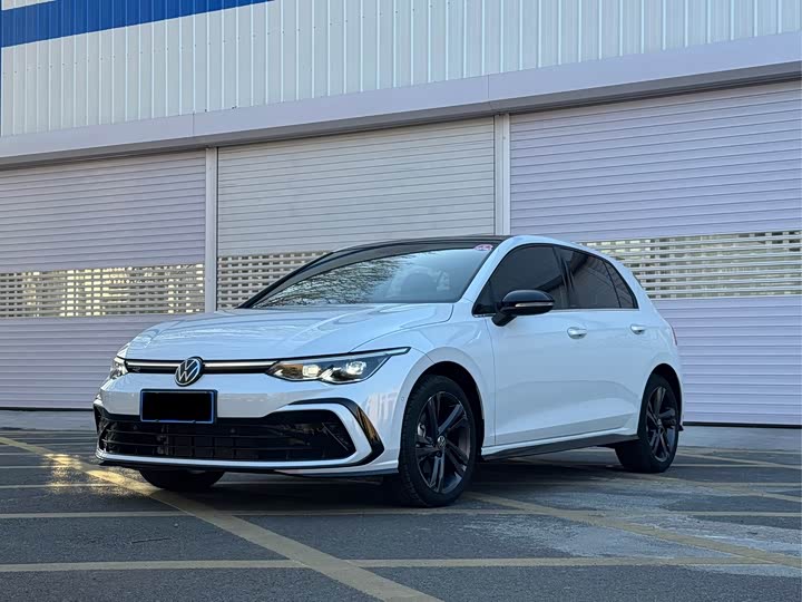 Фото 1 - Volkswagen Golf