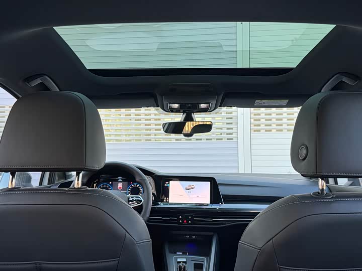 Фото 12 - Volkswagen Golf