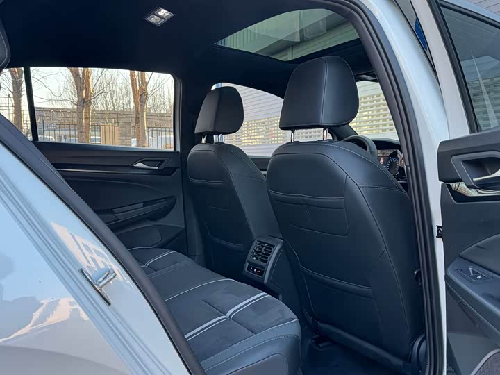 Фото 13 - Volkswagen Golf