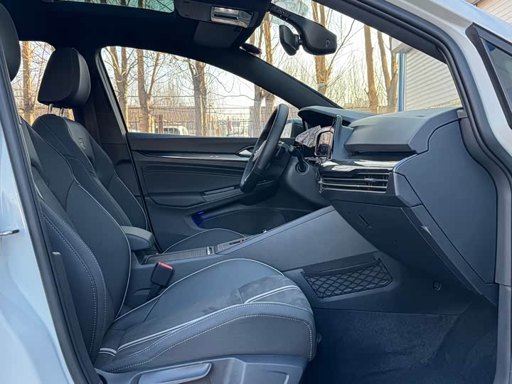 Фото 15 - Volkswagen Golf