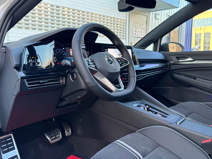 Фото 8 - Volkswagen Golf