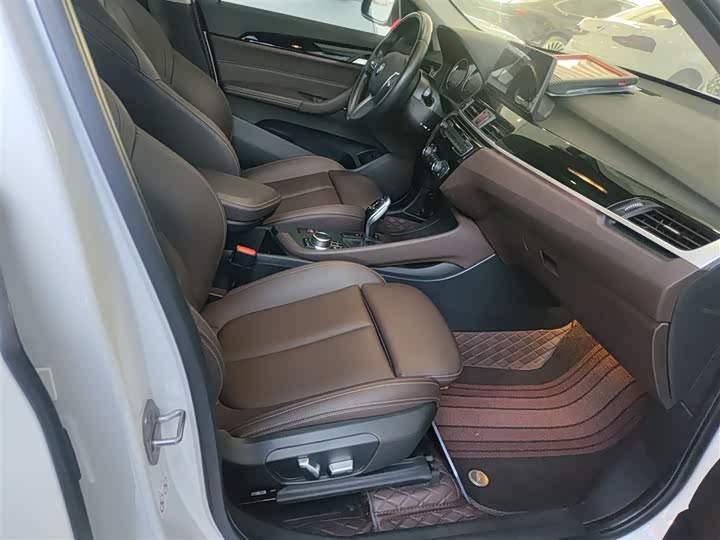 Фото 25 - BMW X1