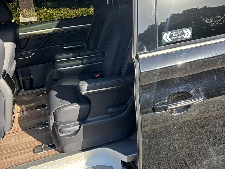 Фото 21 - GAC Trumpchi M8