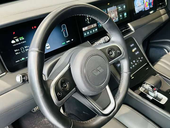 Фото 11 - LiXiang One