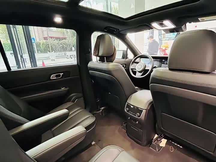 Фото 16 - LiXiang One