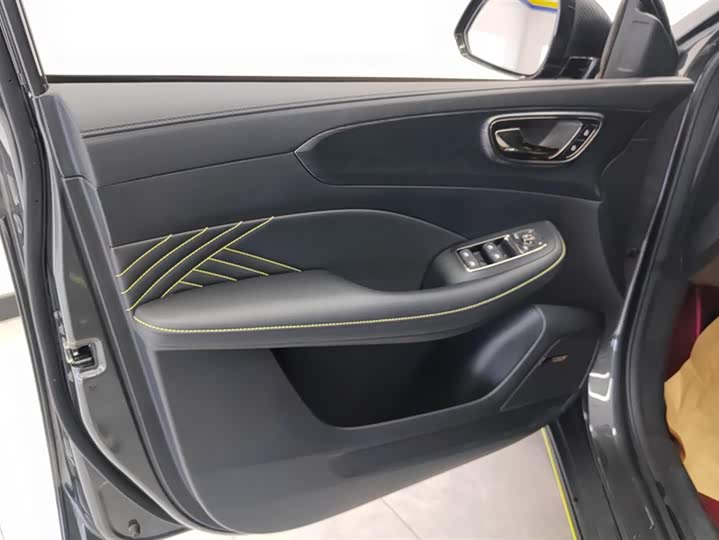 Фото 7 - Roewe RX5