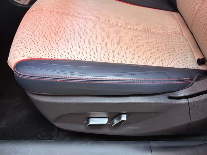 Фото 15 - BYD Yuan Plus