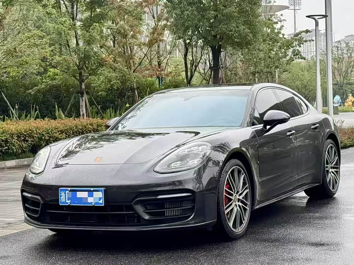 Фото 1 - Porsche Panamera