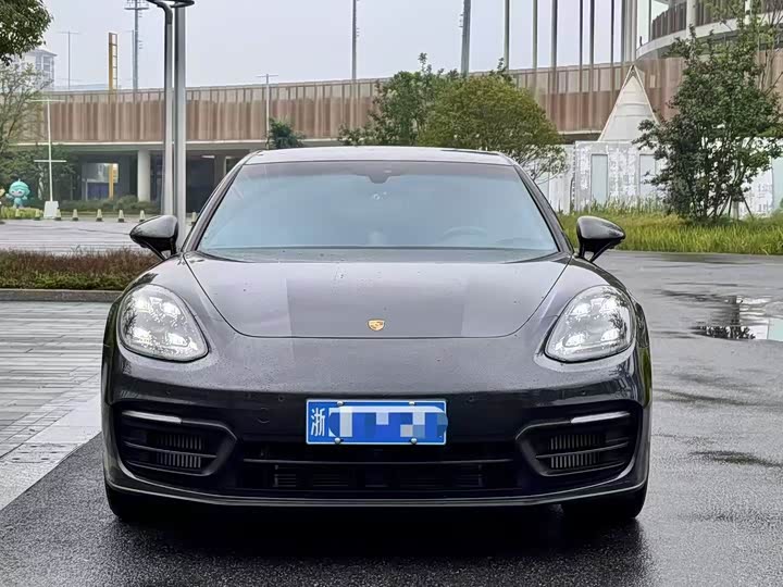 Фото 2 - Porsche Panamera