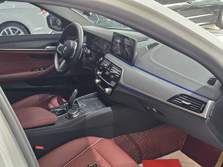 Фото 17 - BMW 5 Series