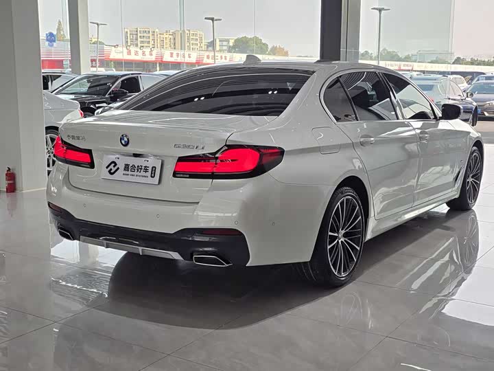 Фото 18 - BMW 5 Series