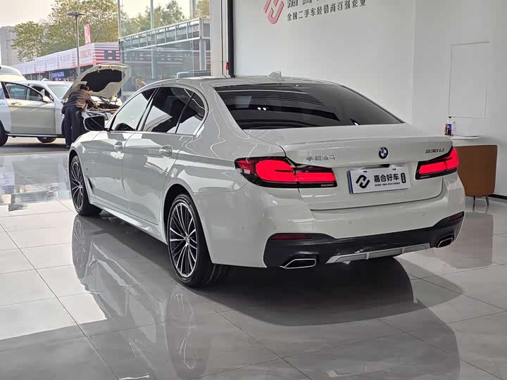 Фото 20 - BMW 5 Series